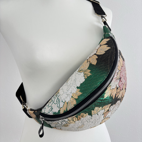 世界に一つだけの 和柄 帯リメイク スリングバッグ｜花柄 ボディバッグ