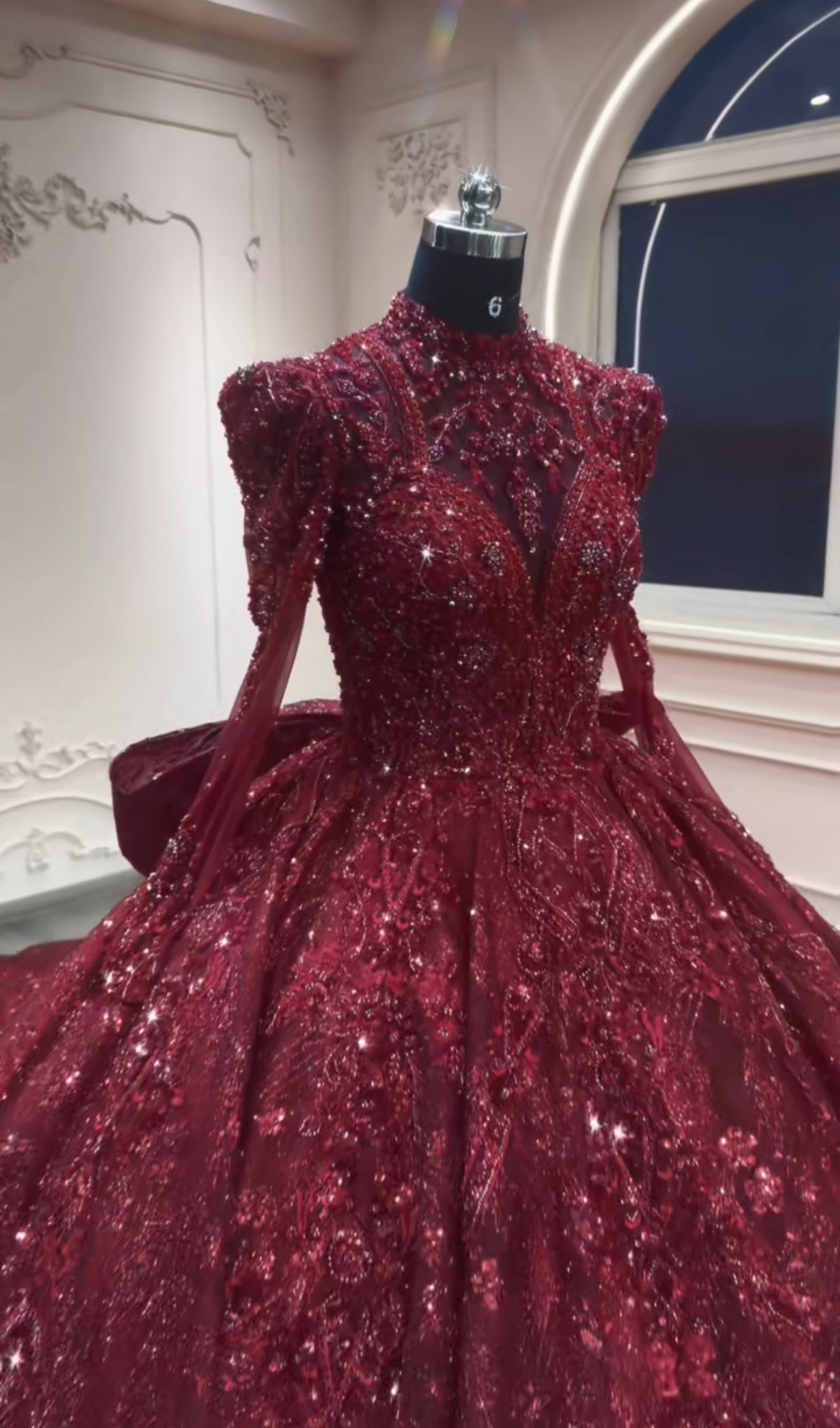 2026春婚秋婚　長袖　カラードレス　グッリタースカートキラキラ　ラメ入り　ロングトレーン　赤系　ビーズスパコール結婚式