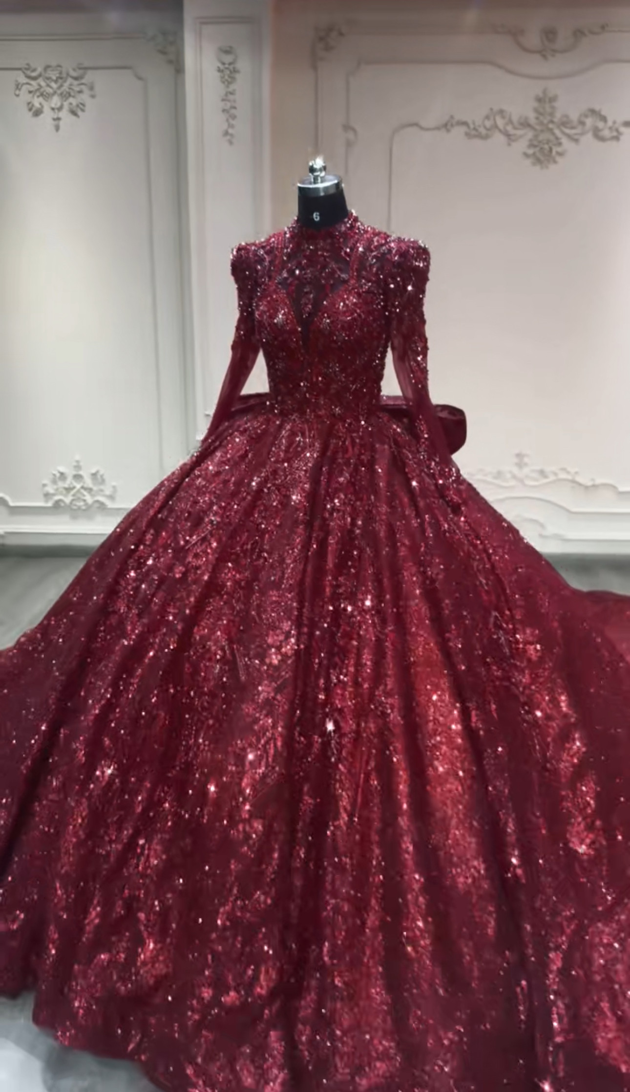 2026春婚秋婚　長袖　カラードレス　グッリタースカートキラキラ　ラメ入り　ロングトレーン　赤系　ビーズスパコール結婚式