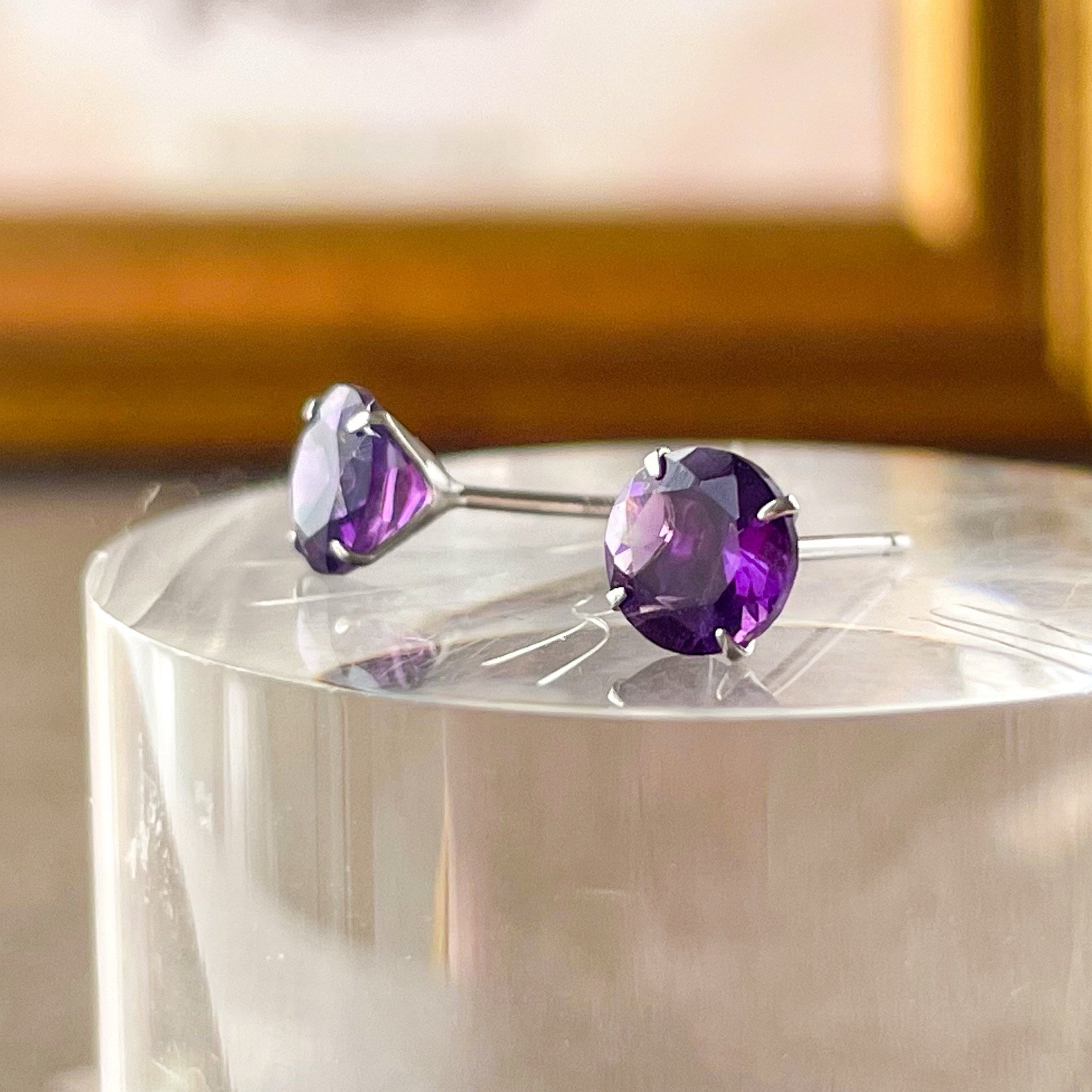 Éclat de Minuit（エクラ・ド・ミニュイ）― 真夜中にきらめく、静かなアメジストのピアス