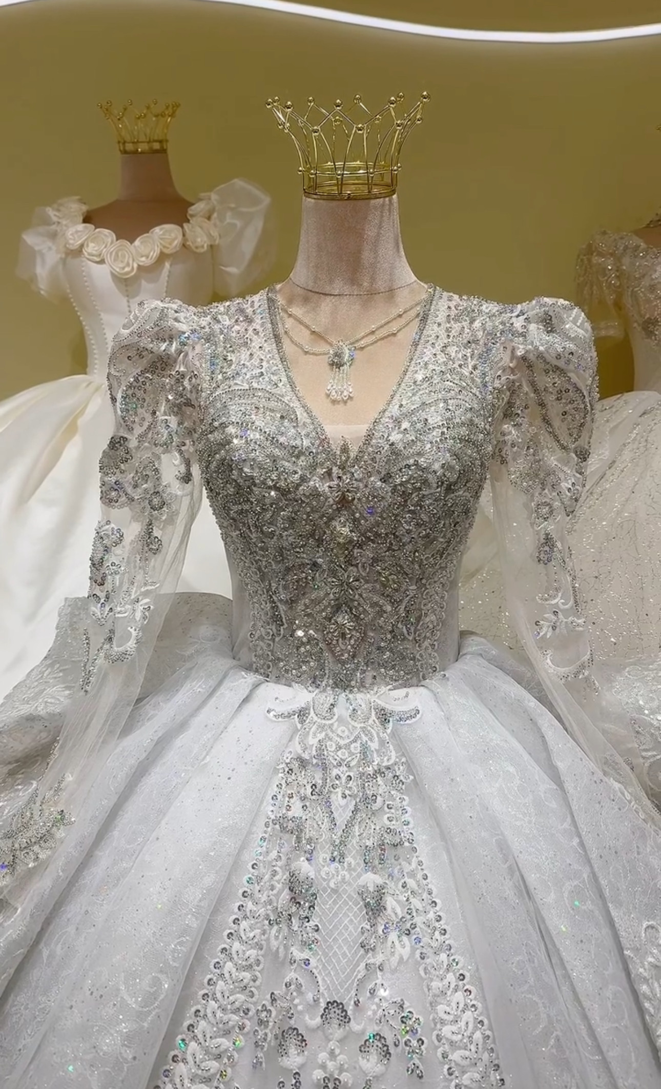 見逃さない　vネック　高品質　長袖　シースルー袖　編みあげ　サイズオーダー　ラメ入り　クラシカル　上品　優雅　結婚式花嫁