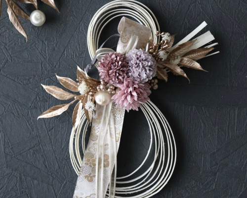 シックで愛らしい迎春の華〈ホワイトM〉 大人 シック ラタン お正月