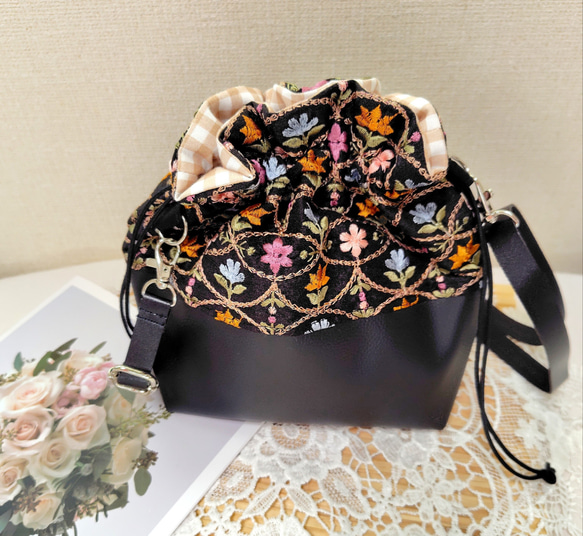 インド刺繍生地　巾着バッグ　合皮　ショルダーバッグ　ハンドメイド　チュール インド刺繍生地ショルダー巾着バッグ 巾着バッグ mano 通販 20214909