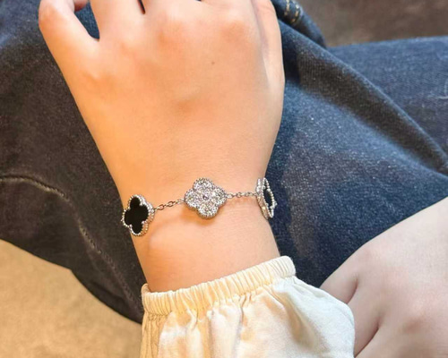 ブラッククローバーブレスレット ブラック クローバー ブレスレット ペア対応 （高級ギフトボックス付き