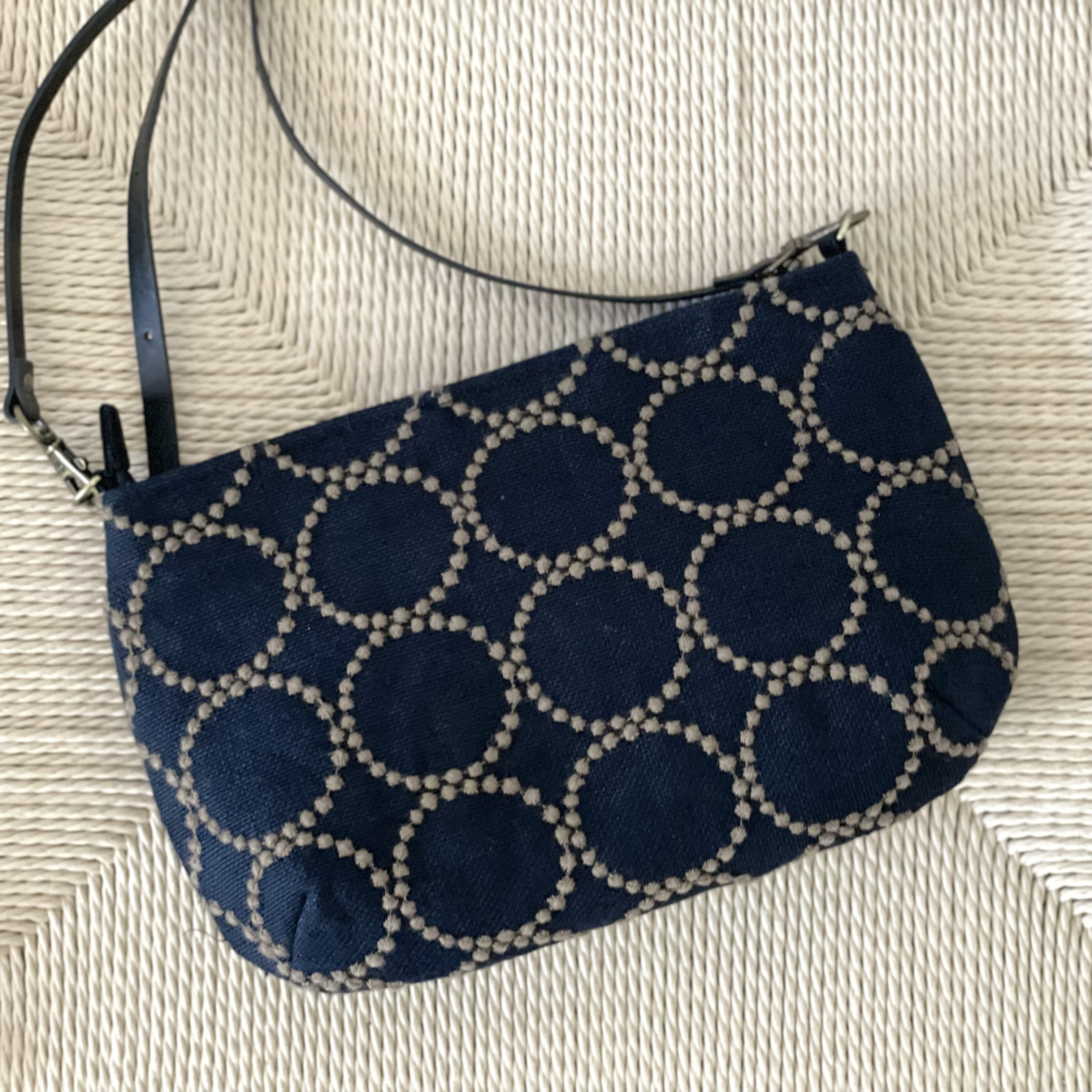 ⚮̈ミナペルホネン　tambourine navy + khaki ドラポケショルダー
