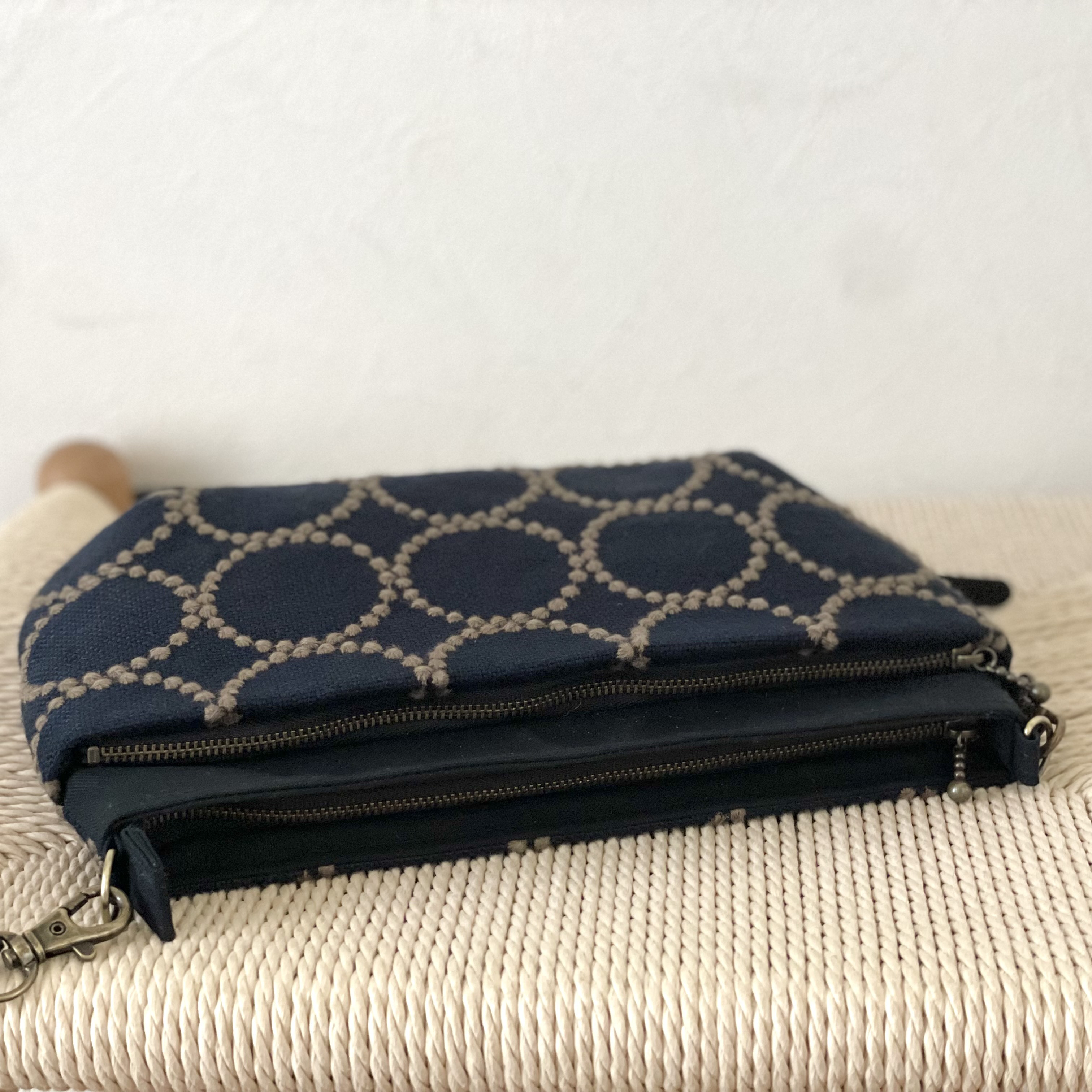 ⚮̈ミナペルホネン　tambourine navy + khaki ドラポケショルダー