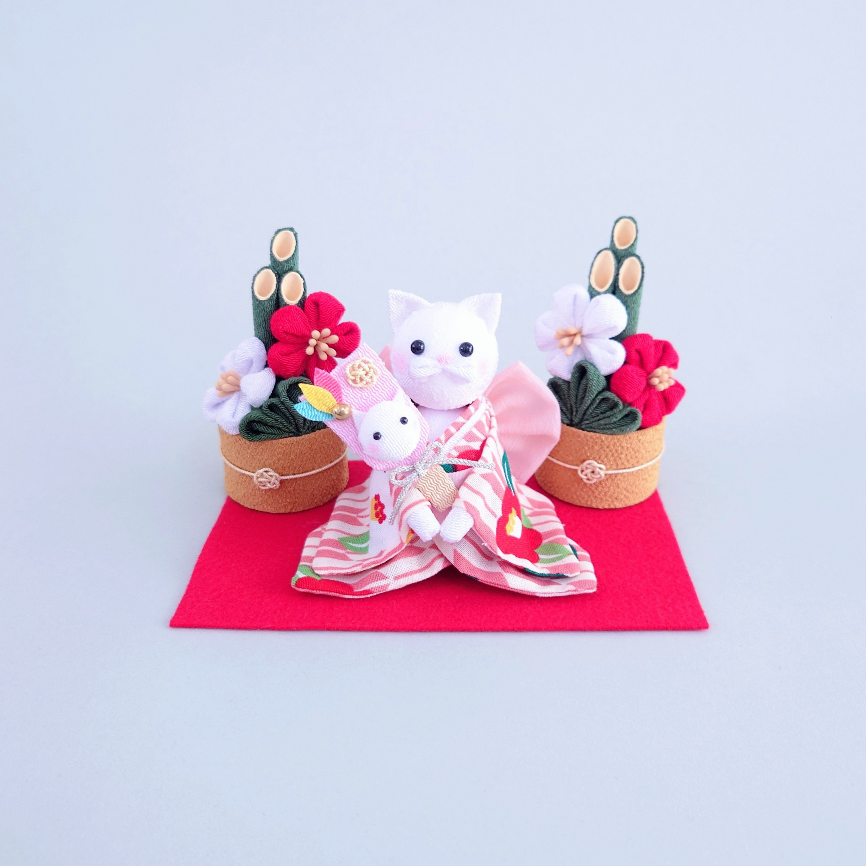 猫　新年の置物　正月飾り　干支　着物　門松　羽子板　玄関飾り