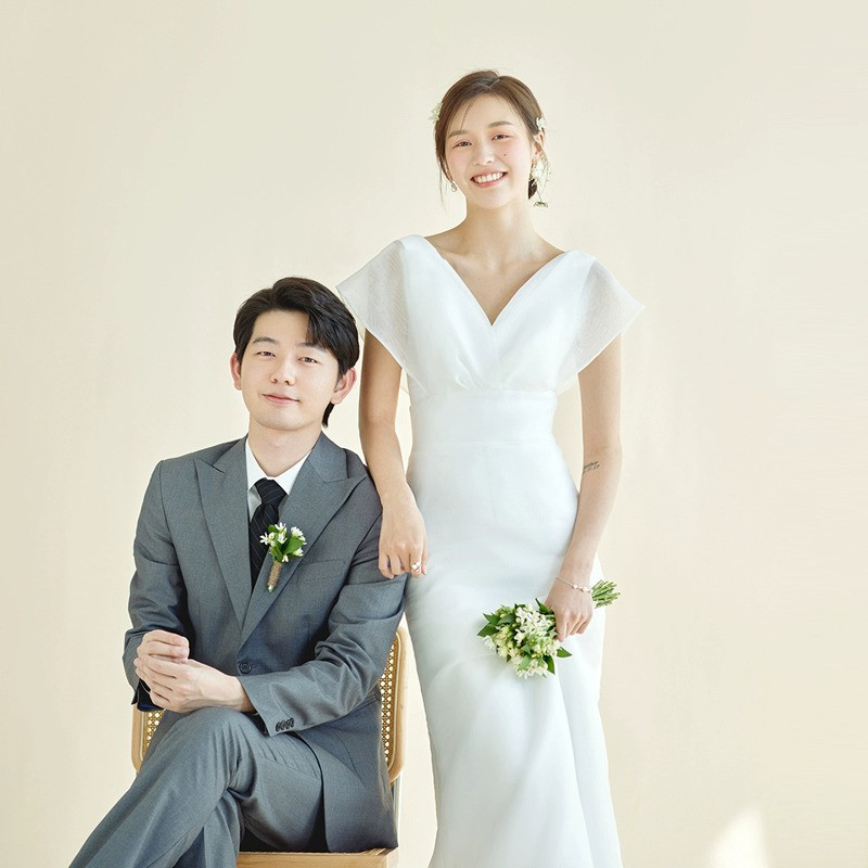 ウェディングドレス Vネック 白 黒 シンプル 綺麗 韓国風 花嫁 パーティー 前撮り お呼ばれ AK395