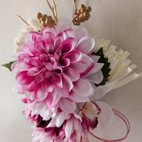 しめ縄リース　ピンクダリア　ロング 翌日発送】優美な迎春しめ縄飾り ピンクダリアと菊のしめ縄リース