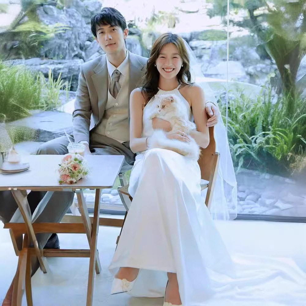 ウェディングドレス ノースリーブ 白黒 サテン シンプル 韓国風 花嫁 结婚式 パーティー 前撮り お呼ばれ AK400