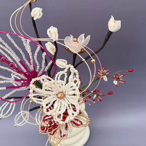 ビーズフラワー ブーケ（ホワイト／レッド／ゴールド） アートフラワー