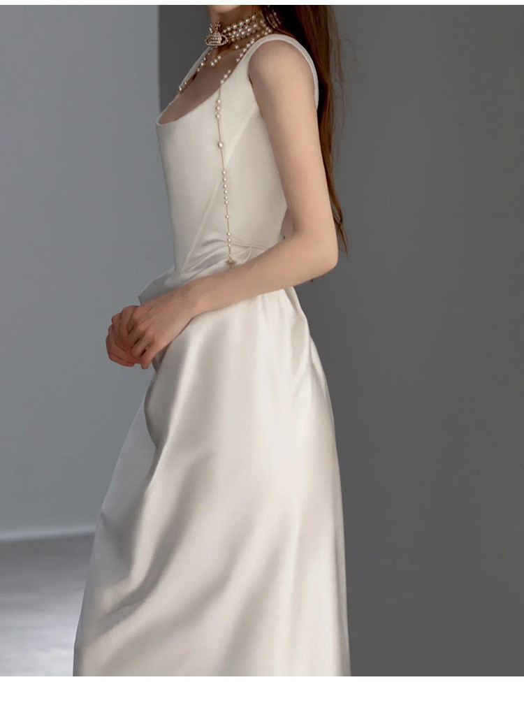 パーティードレス 白 赤 黒 サテン ノースリーブ シンプル 韓国風 パーティー 演奏会 前撮り お呼ばれ AK408