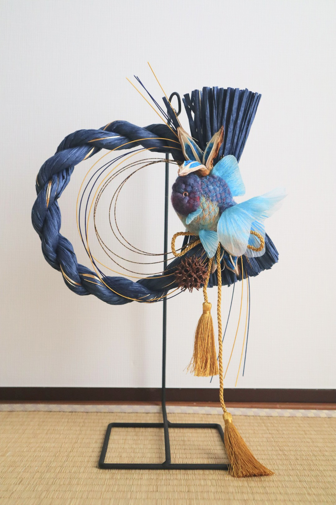 【受注制作】たゆたう羊毛金魚-しめ縄飾り 青文魚-　金魚　羊毛フェルト　アクアリウム　正月