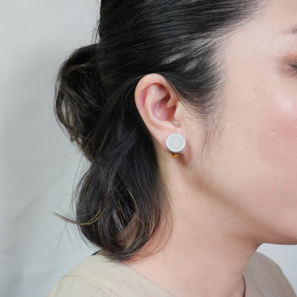 [T-269] 美濃燒磁磚耳環/耳環（淺灰色）石膏款 第6張的照片