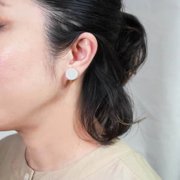 [T-269] 美濃燒磁磚耳環/耳環（淺灰色）石膏款 第5張的照片