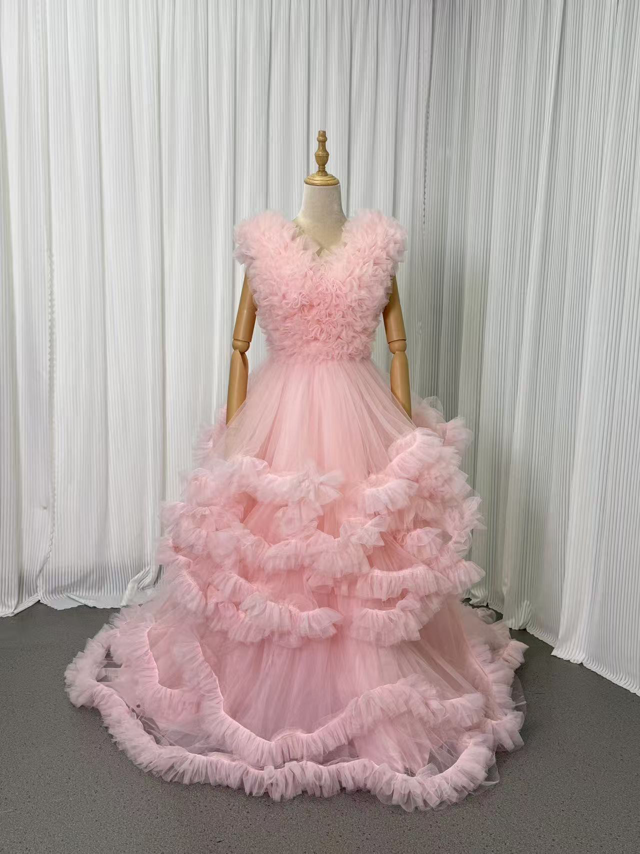 送料無料！カラードレス 薄桃色 ラッフルフリル ソフトチュール ノースリーブ ボリュームドレス 可愛い 前撮り