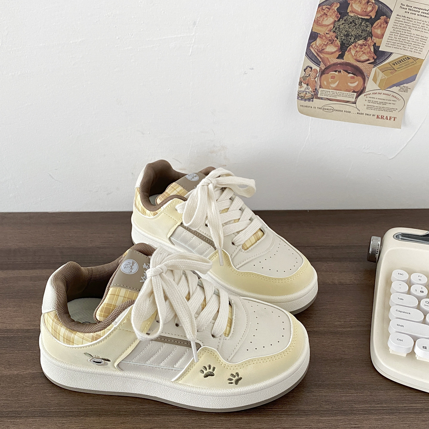 爆発的な紫色のキャンバス靴女性2025新型春夏通気性のある白い靴学生の厚底カジュアル靴