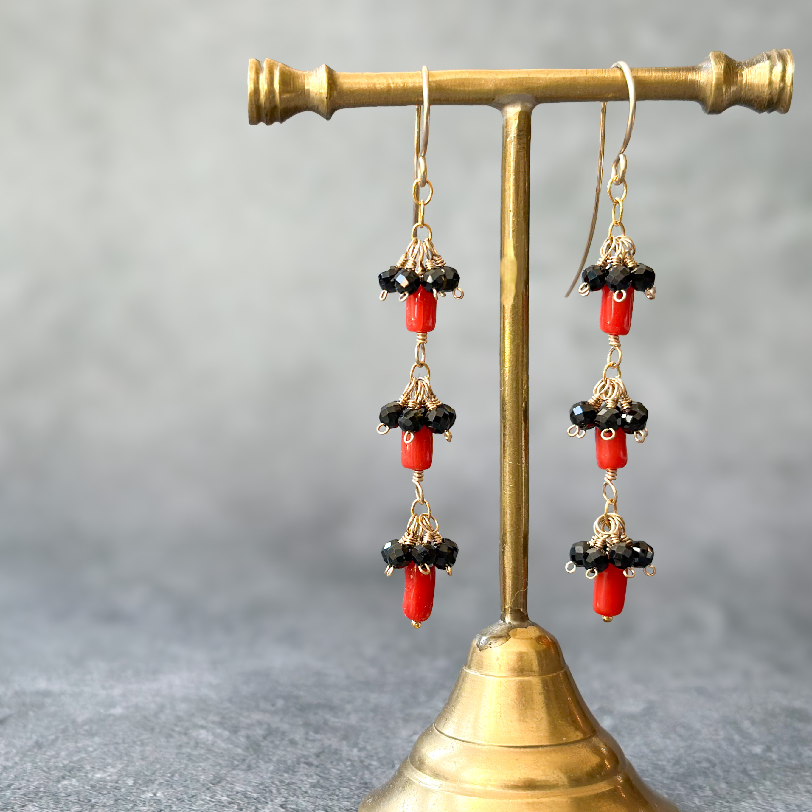 14kgf*サルディーニャ産天然珊瑚とブラックスピネルのピアス／イヤリング*天然石