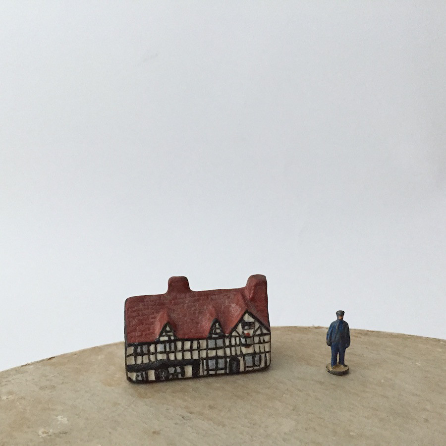 アンティークシェークスピアの生家　ハウスオブジェ　クリスマスギフト　陶器の家　プレゼント