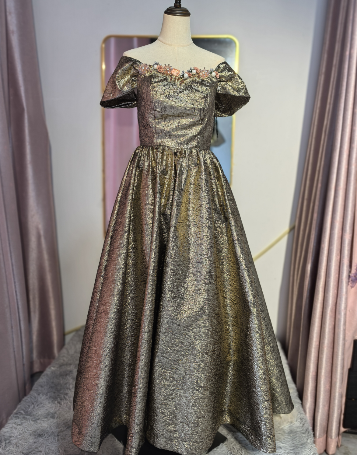 雅やか   レース立体ローズ  バルーンスリーブ  カラードレス パーティードレス 花嫁