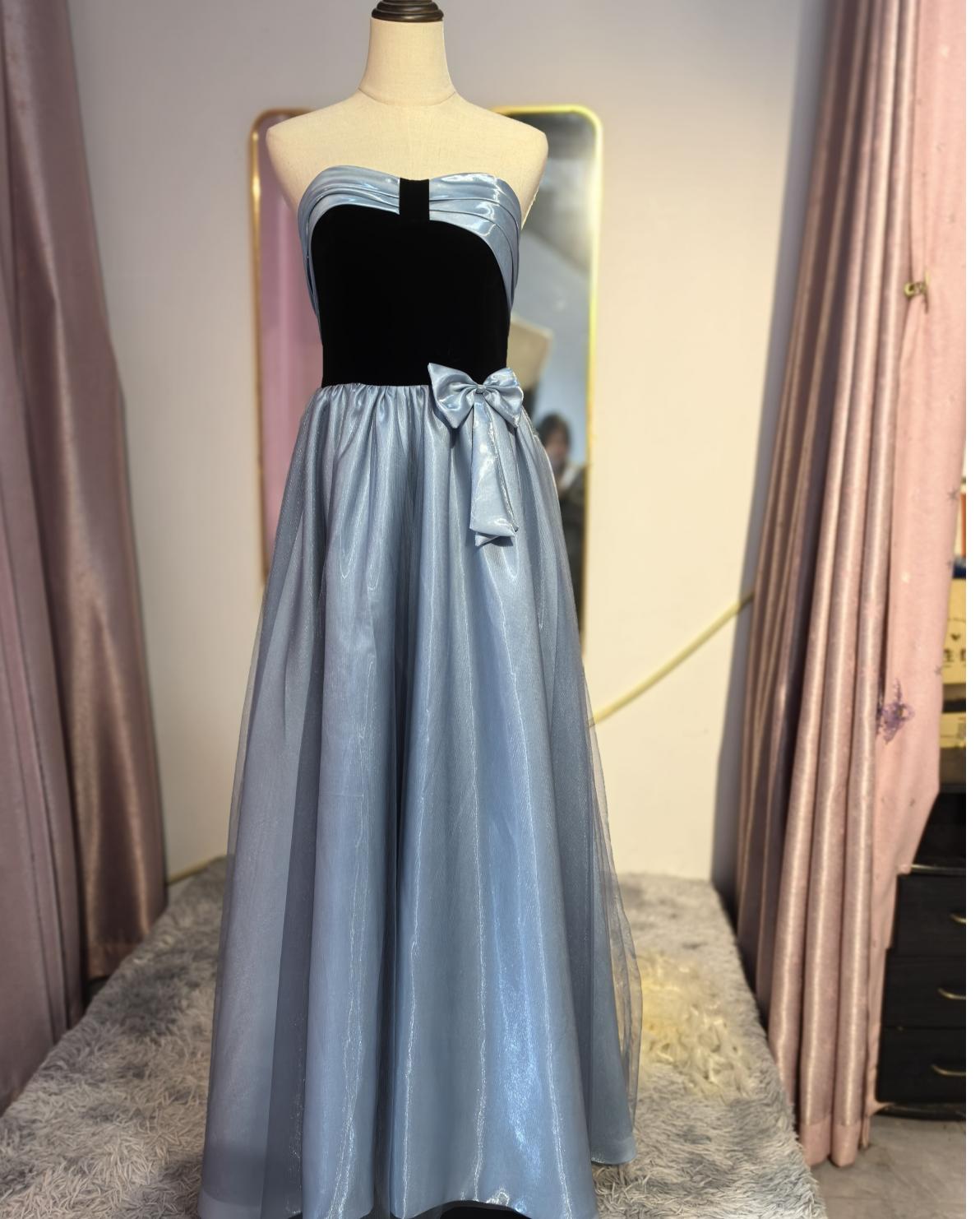 ミニマルプレミアムウェディング & カジュアルパーティードレス マットブラック パッチワークデザイン