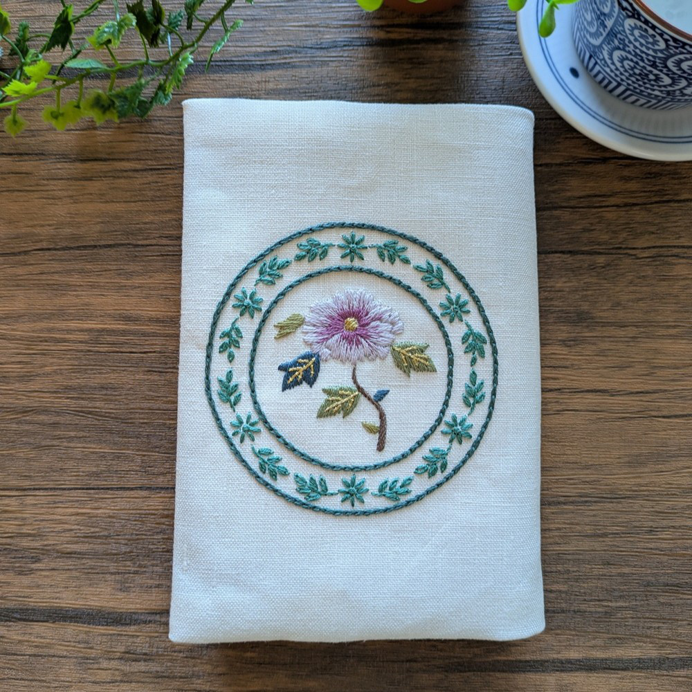 刺繡のブックカバー　牡丹丸紋　(H2540)