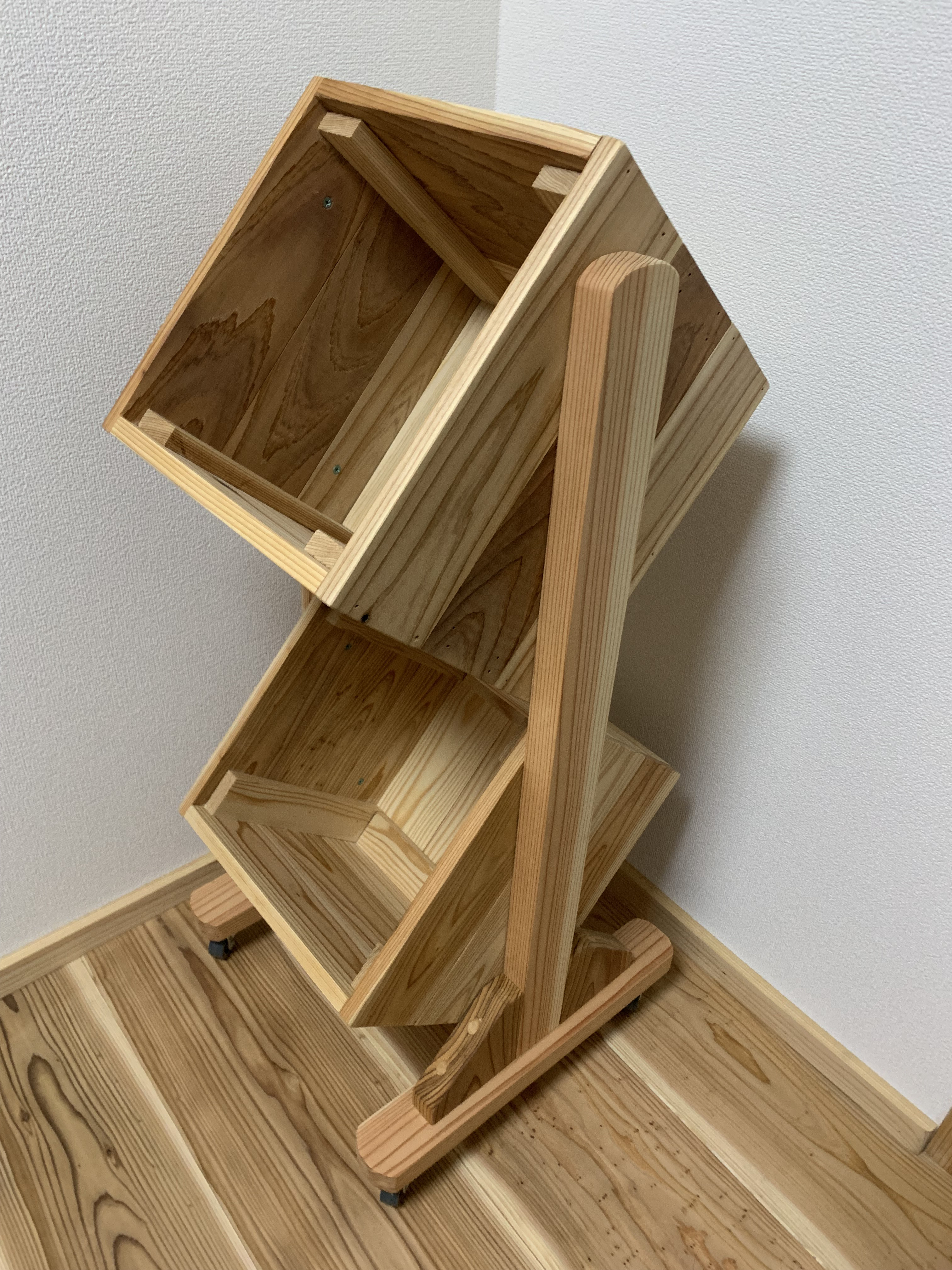 無垢材2段ボックスラック角度45度キャスター付き　　キッチンラック　　ストッカー