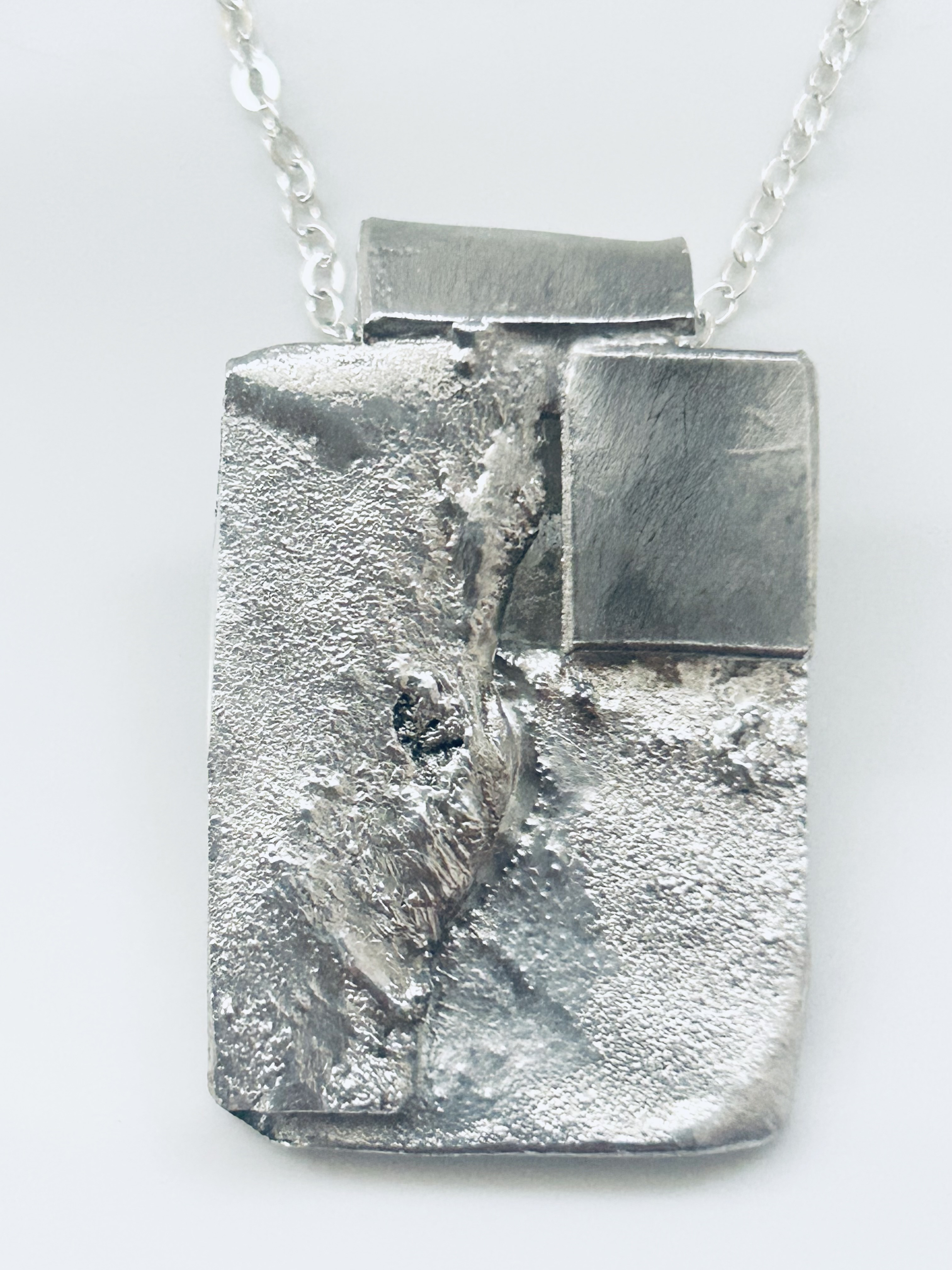 ネックレス「Liquid to solid, and (into a) substance/material」