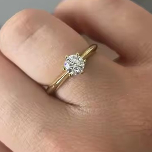 ✨ダイヤを超える輝き✨ モアサナイト 一粒 リング イエローゴールド