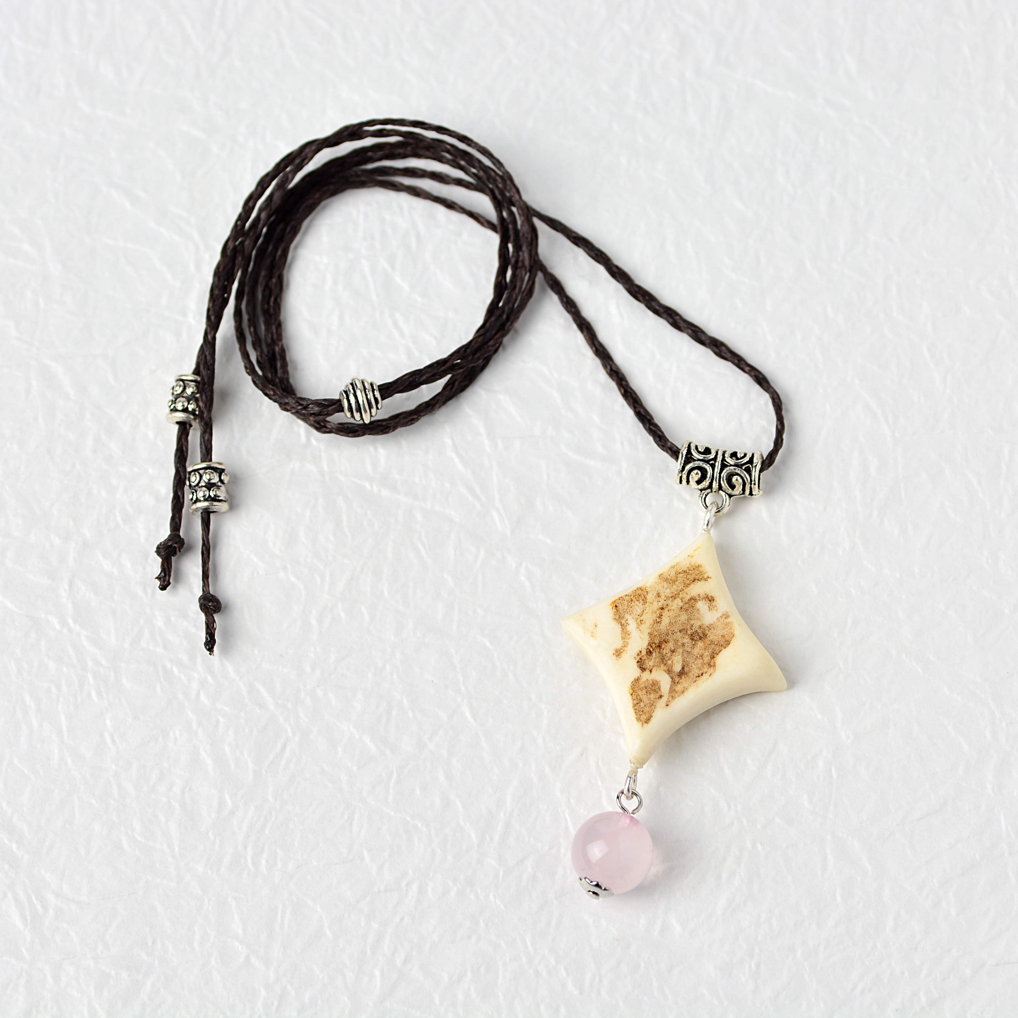 鹿角のペンダント　星の雫  ローズクオーツ