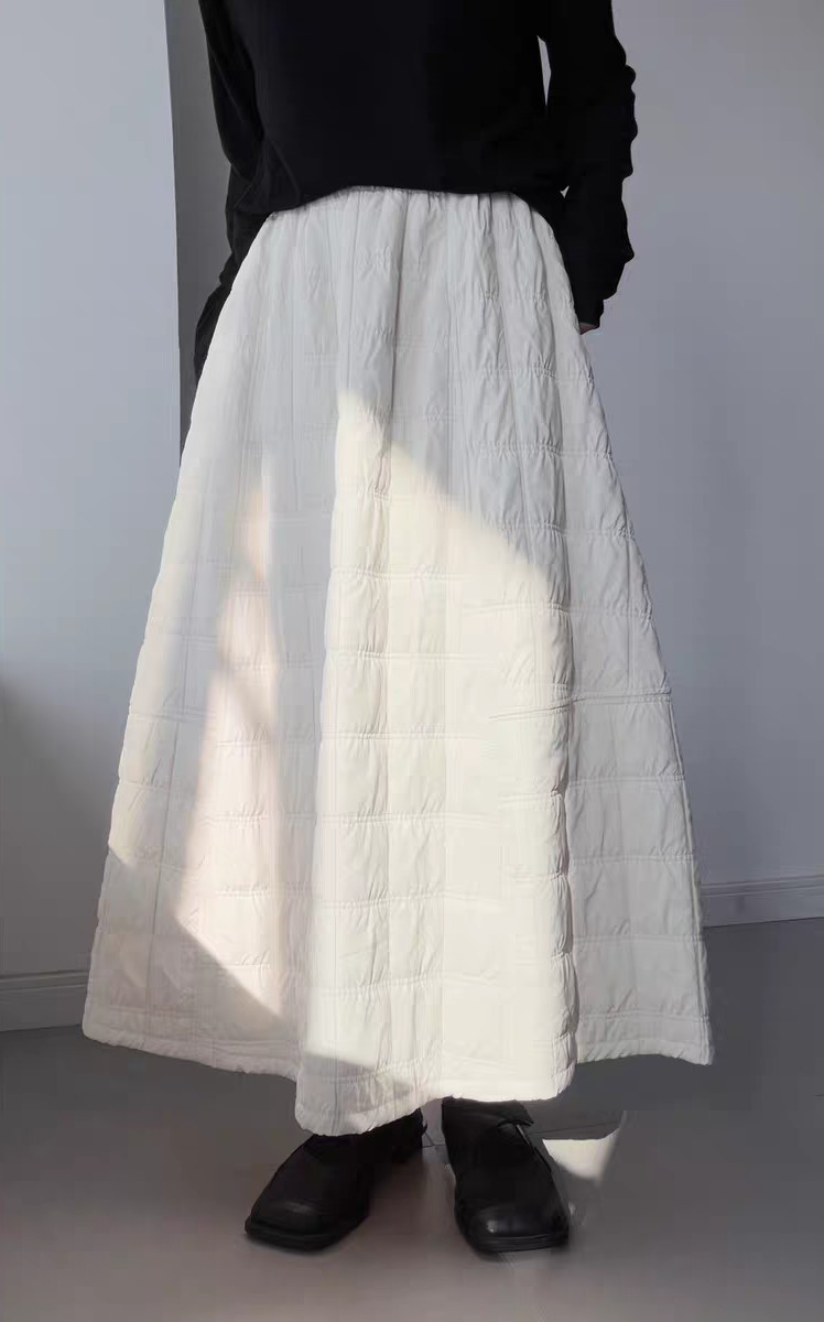 寒い日もスカートコーデを楽しめる中綿入り♪Aラインパデットスカート  ホワイト