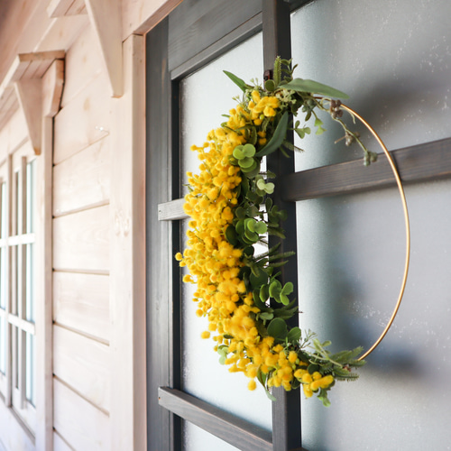 美しさ続くアーティフィシャルフラワー｜春の玄関リース｜ミモザの