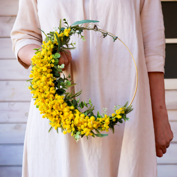 美しさ続くアーティフィシャルフラワー｜春の玄関リース｜ミモザの
