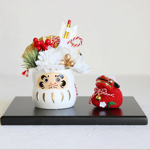 黒敷板付き】おめでたい 小さな白だるまのお正月飾り お手玉獅子舞