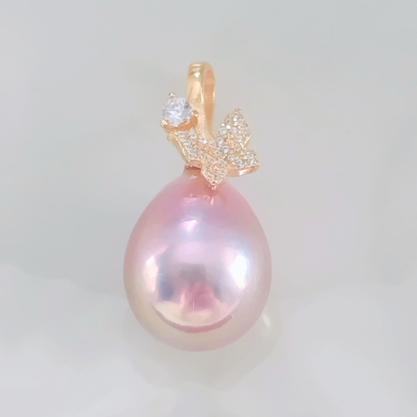 【ナチュラルカラー】大粒　うるツヤパールに蝶々舞うペンダントトップ　淡水真珠　本真珠　S925　1点物