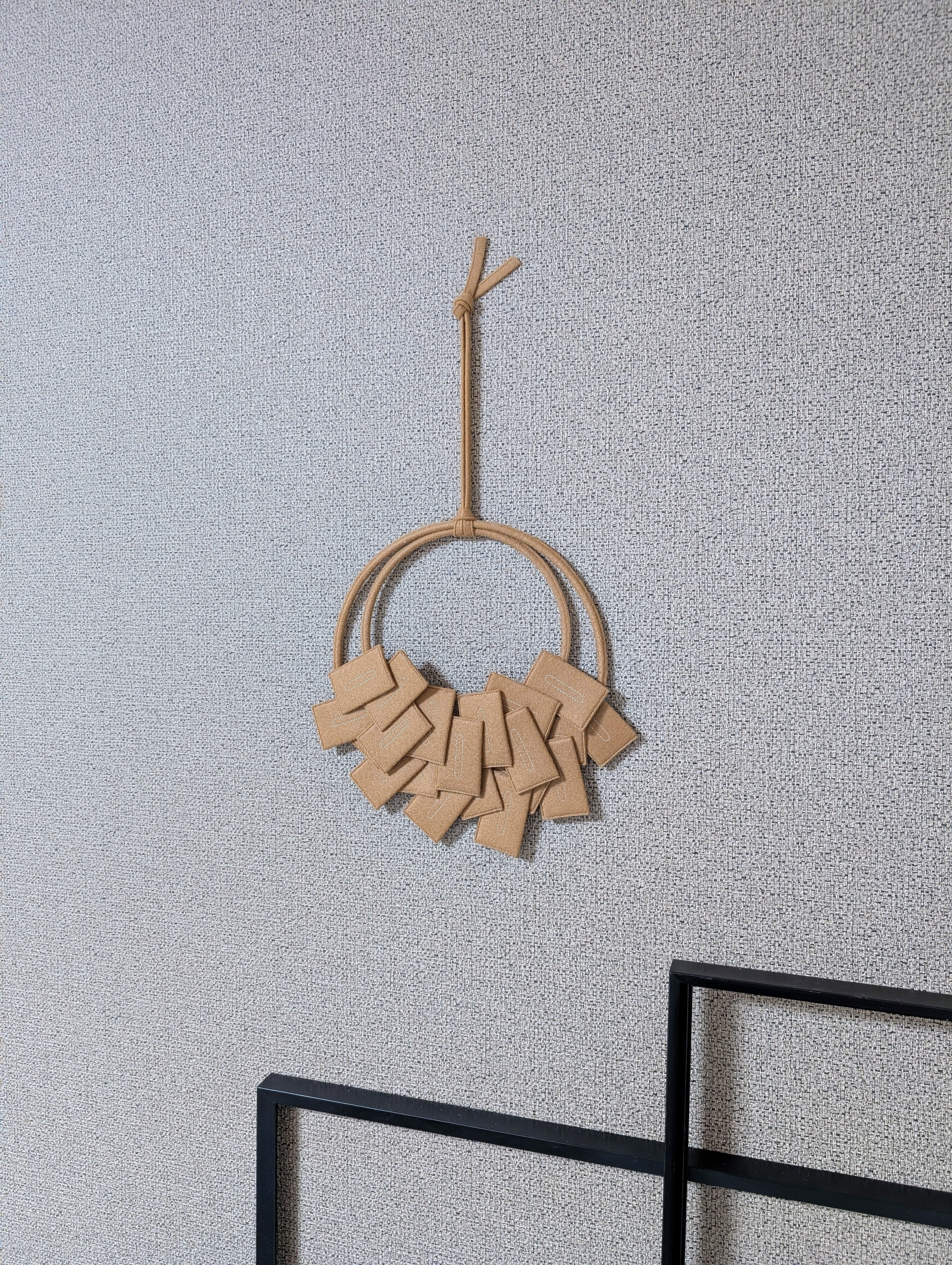 《受注制作》"flatfish"「フラットフィッシュ」ベージュ ★ウォールデコ リース 壁飾り 壁掛け フェルト