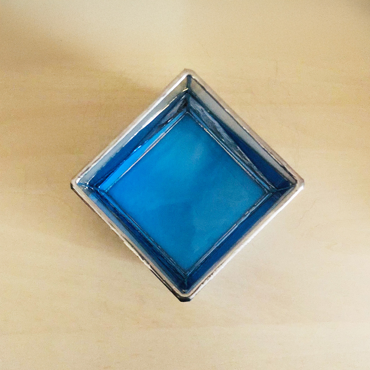 ステンドグラスのうつわ『青い波のキューブ』ハンダ銀色仕上げ