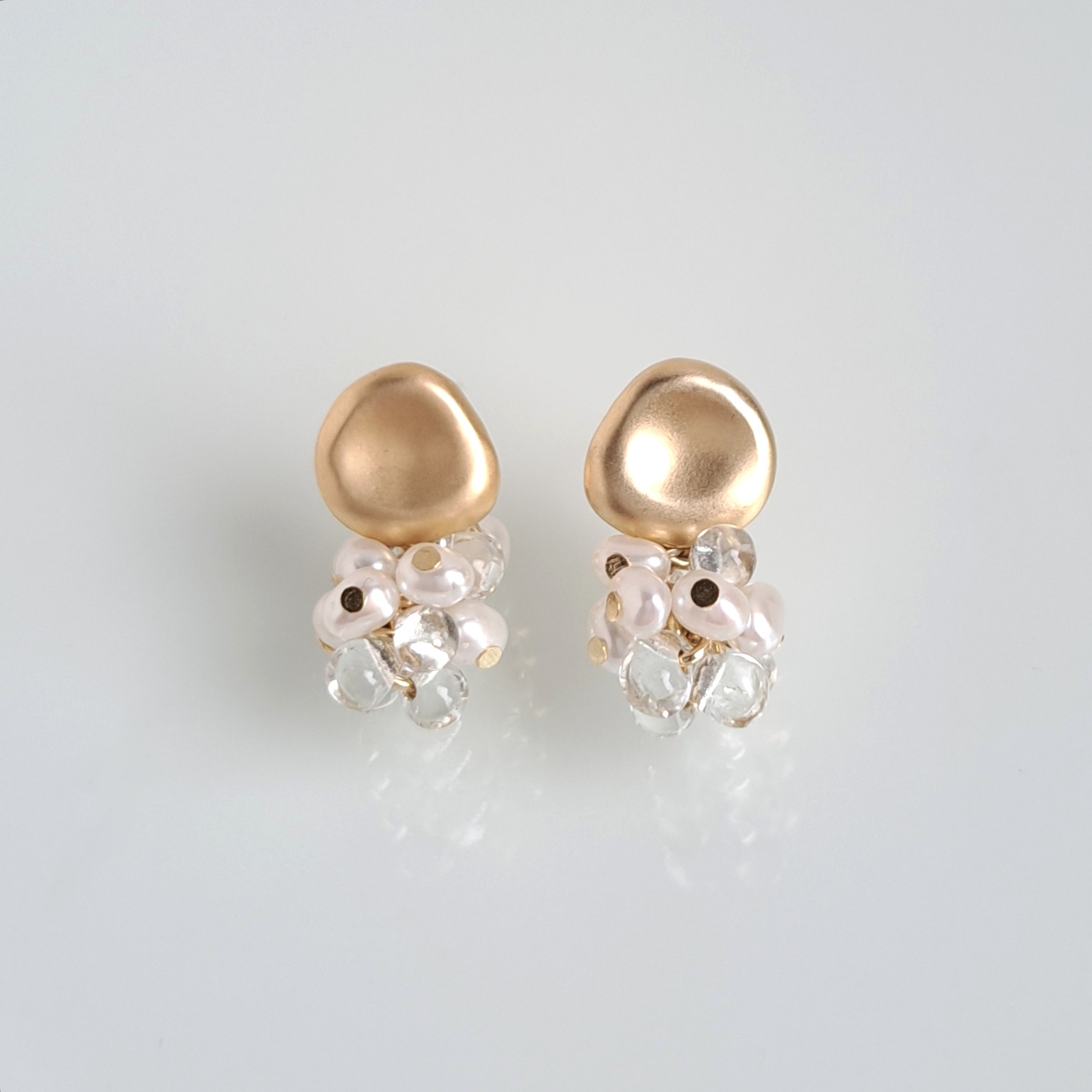 《全12種》選べる小さなピアス　パール