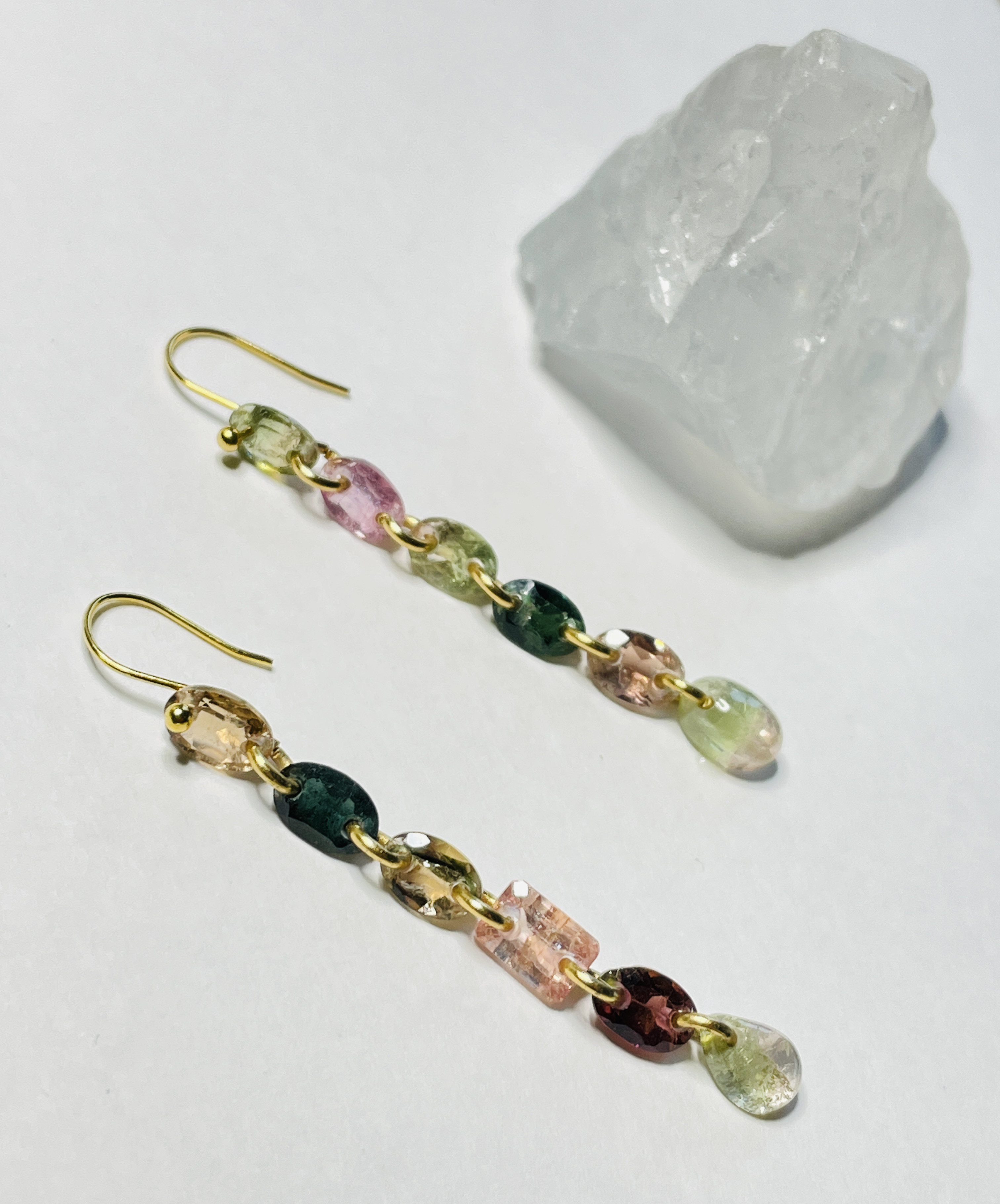 マルチカラー　トルマリン  揺れるピアス