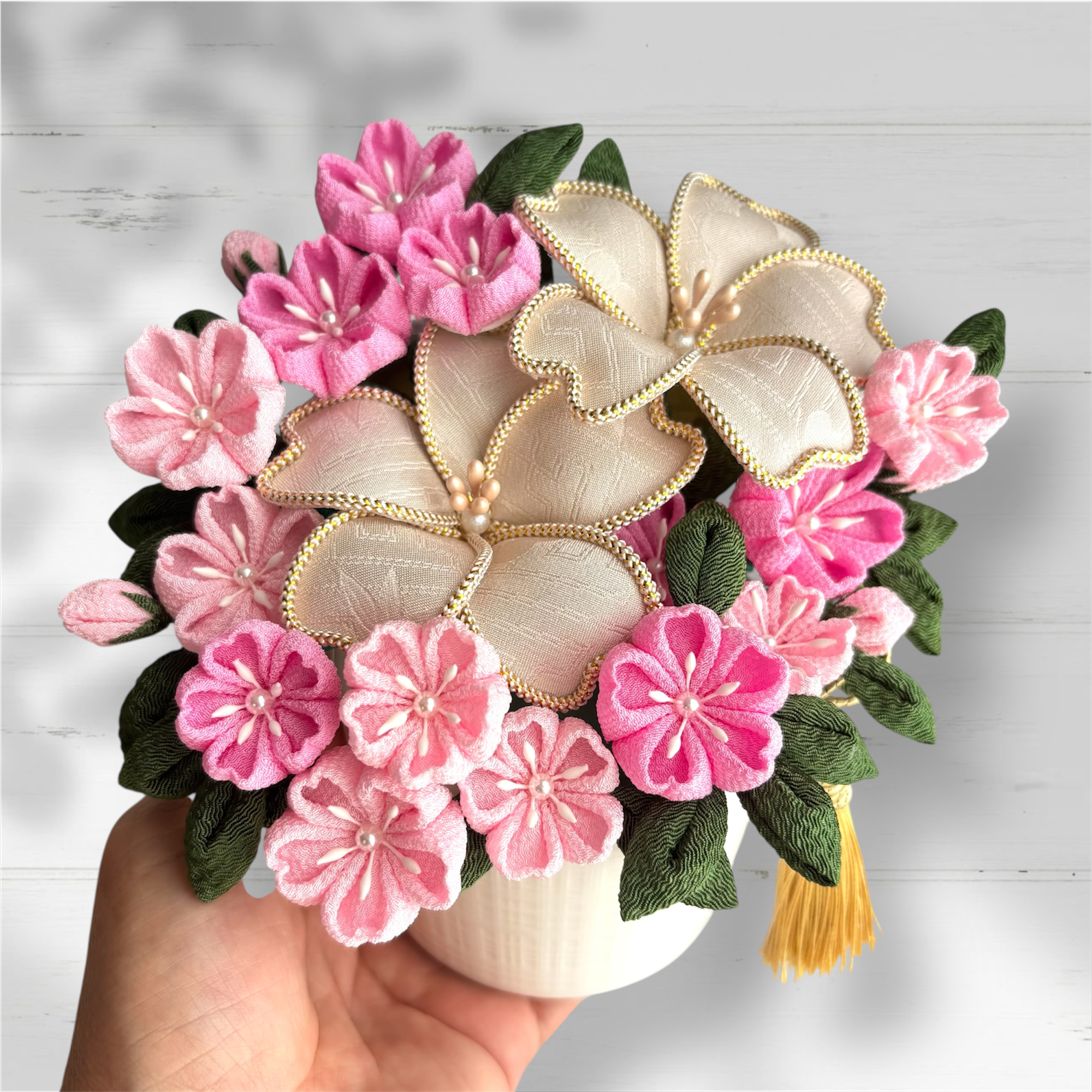 【つまみ細工 手のひら】『桜』枯れない 贈り物 卒業 入学 結婚 内祝 インテリア 玄関