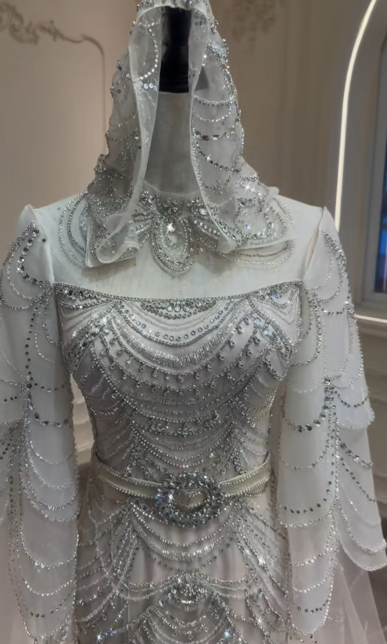 上質なドレス　スクエアベック　優雅　ビジューあり　マーメイドドレス　パーティードレス演奏会コンテスト衣装ステージ前撮り