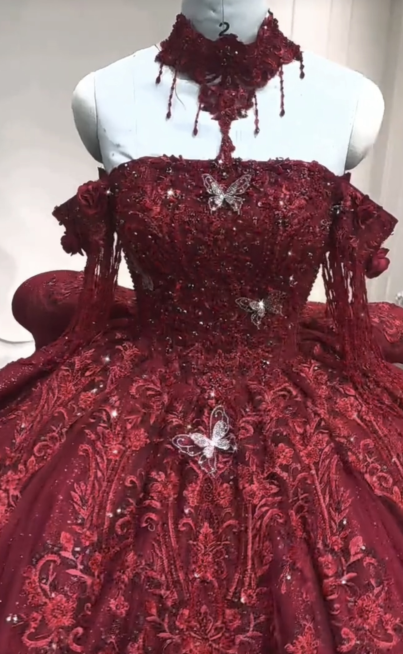 3ways 取り外し可能トップス　オフショルダー可能　魅惑なレース　プリンセスライン　ラッフルスカート　お姫様　半袖花嫁