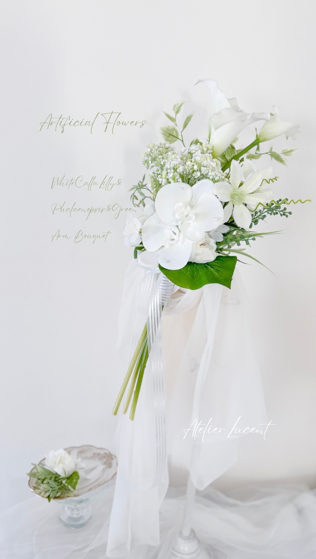 ホワイトカラーと胡蝶蘭のアームブーケ