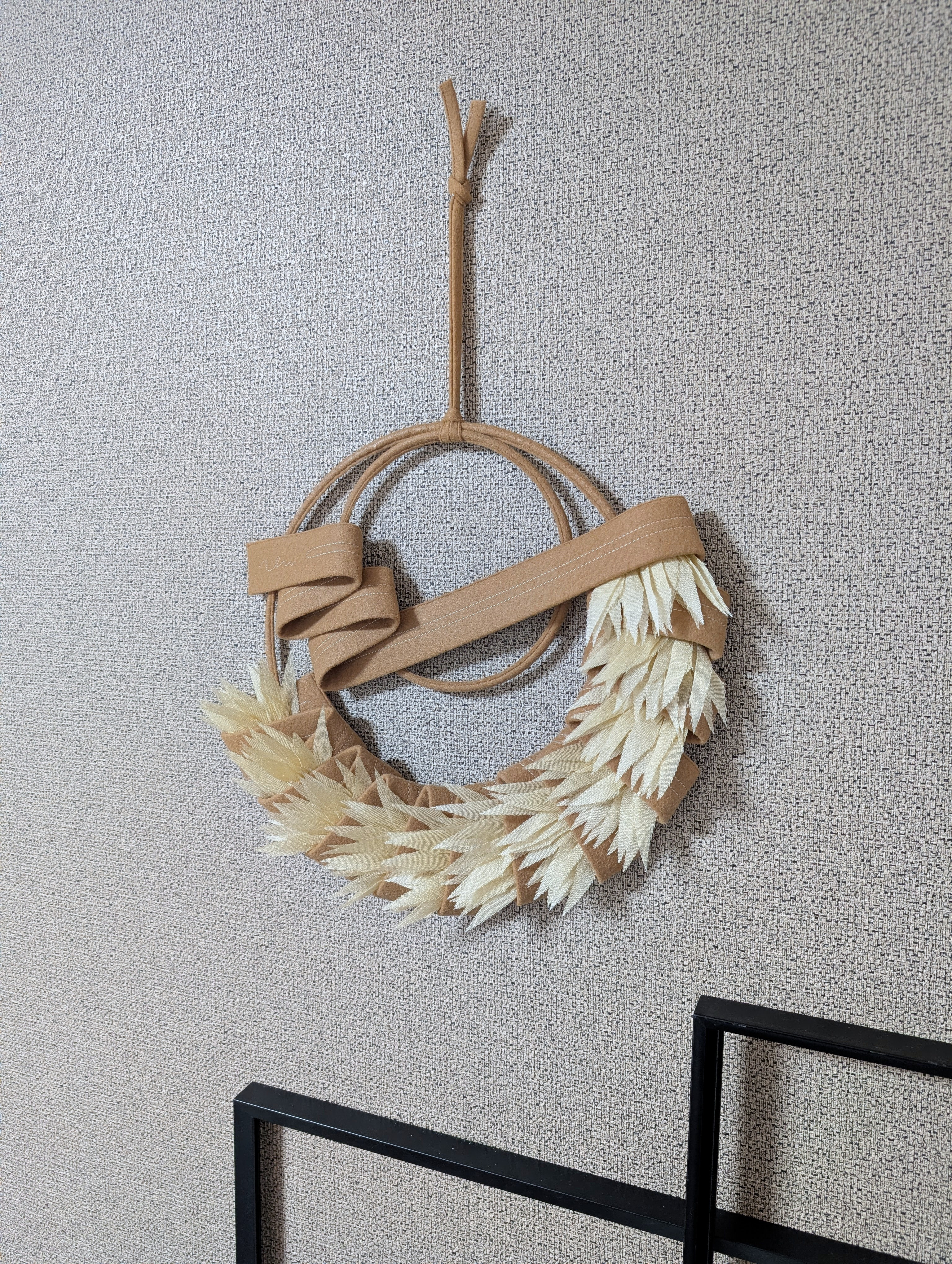 《受注制作》"tide"「潮流」ベージュ ★ウォールデコ リース 壁飾り 壁掛け フェルト