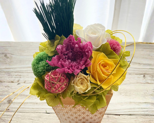 お正月 松入り プリザーブドフラワー迎春アレンジメント｜和モダン