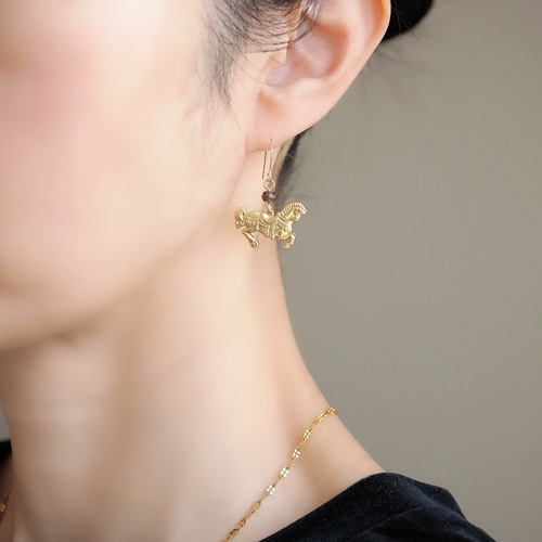 廻る星の木馬ピアス/イヤリング P1214 午年 スター ピアス（フック