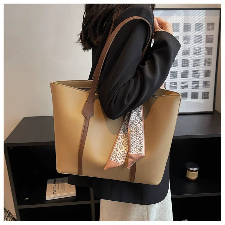 斜め掛けバッグ クーリエバッグ 肩掛 けカジュアル レディース パッチワーク ファー ボア 通勤 ミニトート キャメル