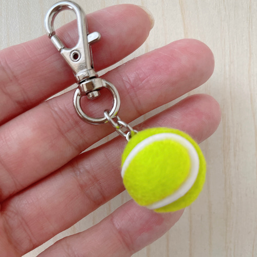 リアルなテニスボールキーホルダー 金具シルバー その他アクセサリー