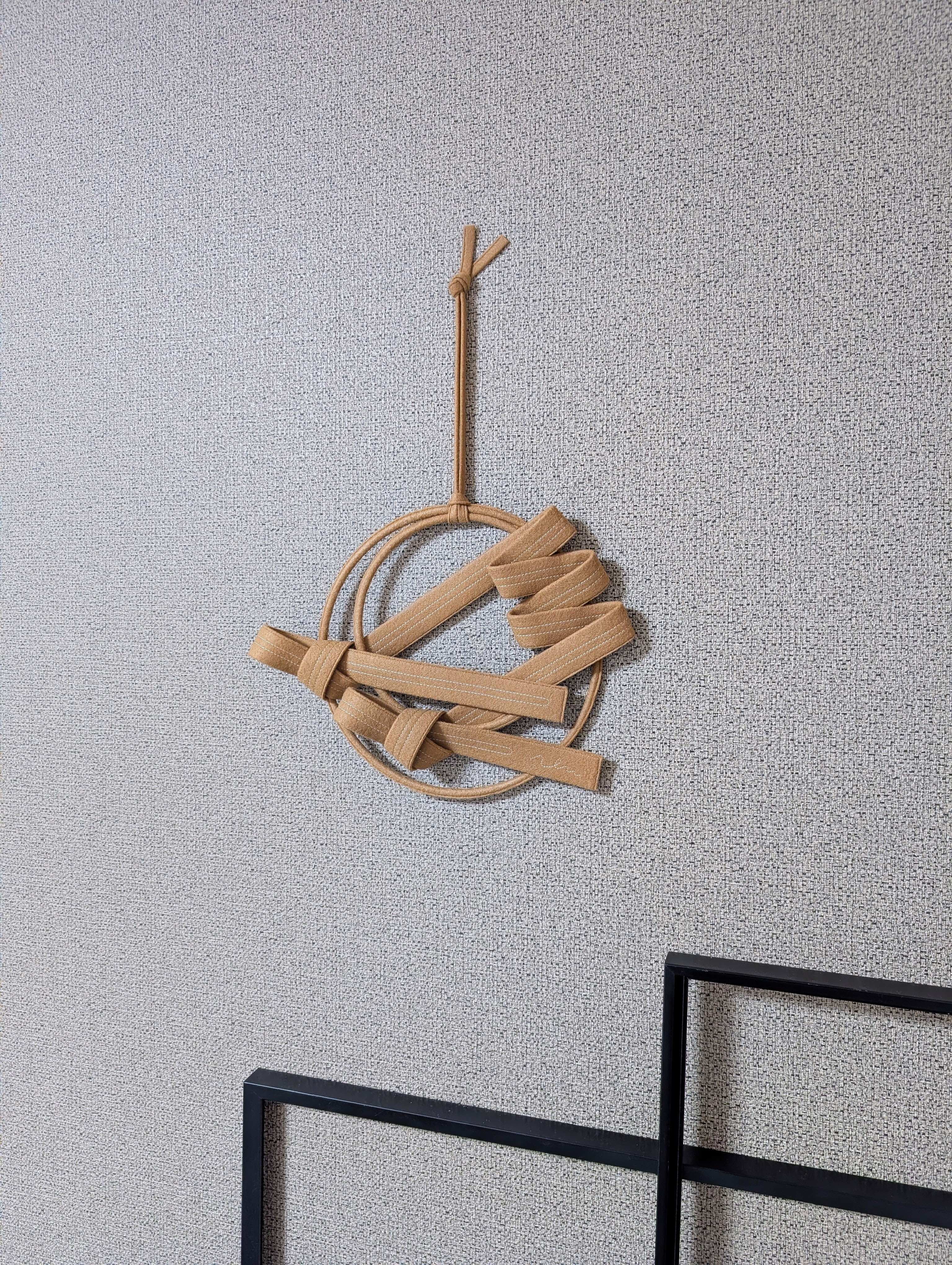 《受注制作》"swallow"「ツバメ」ベージュ ★ウォールデコ リース 壁飾り 壁掛け フェルト