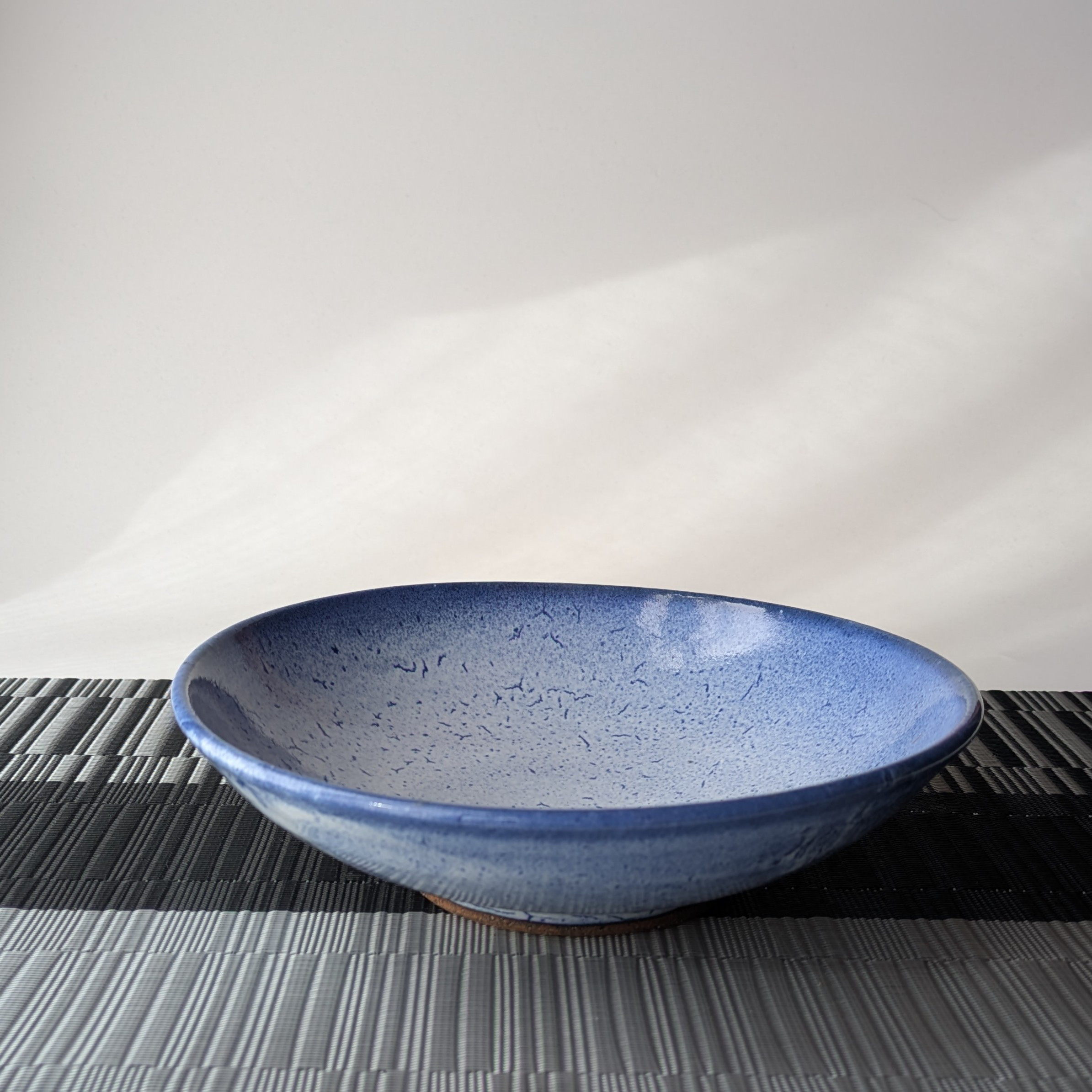 きれいなブルーの中深皿　【手仕事　民藝　和　陶器】